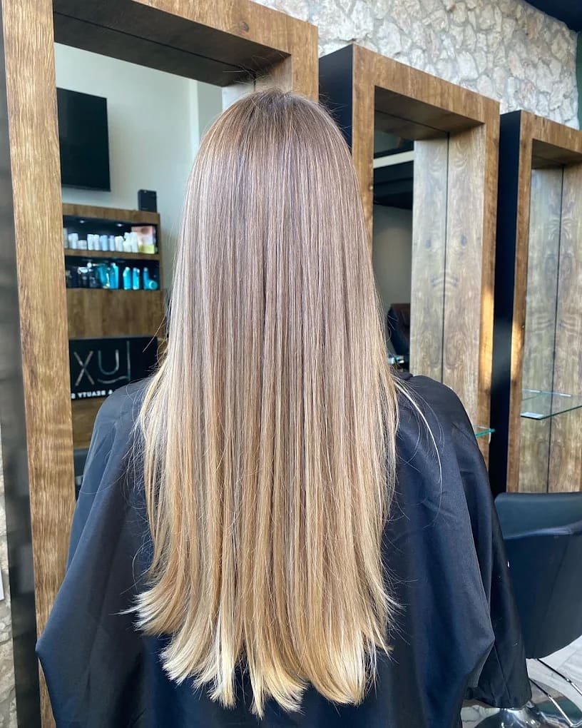 Manicure ruso realizado en Luxe Hair & Beauty Salon, Cancún
